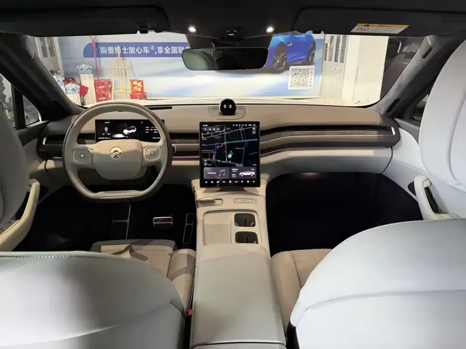 Nio ES8
