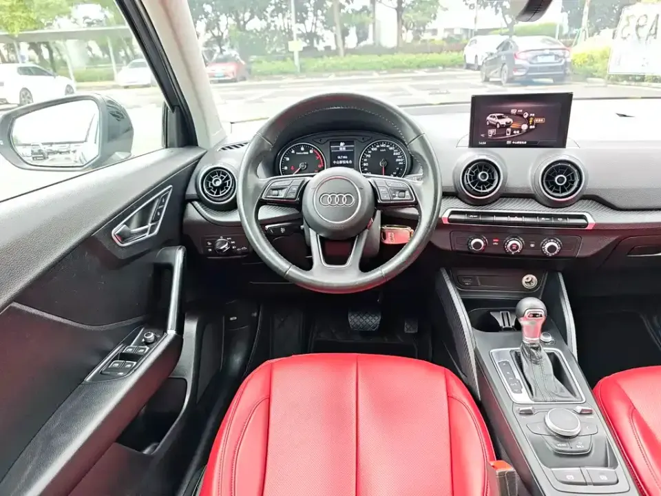 Audi Q2L