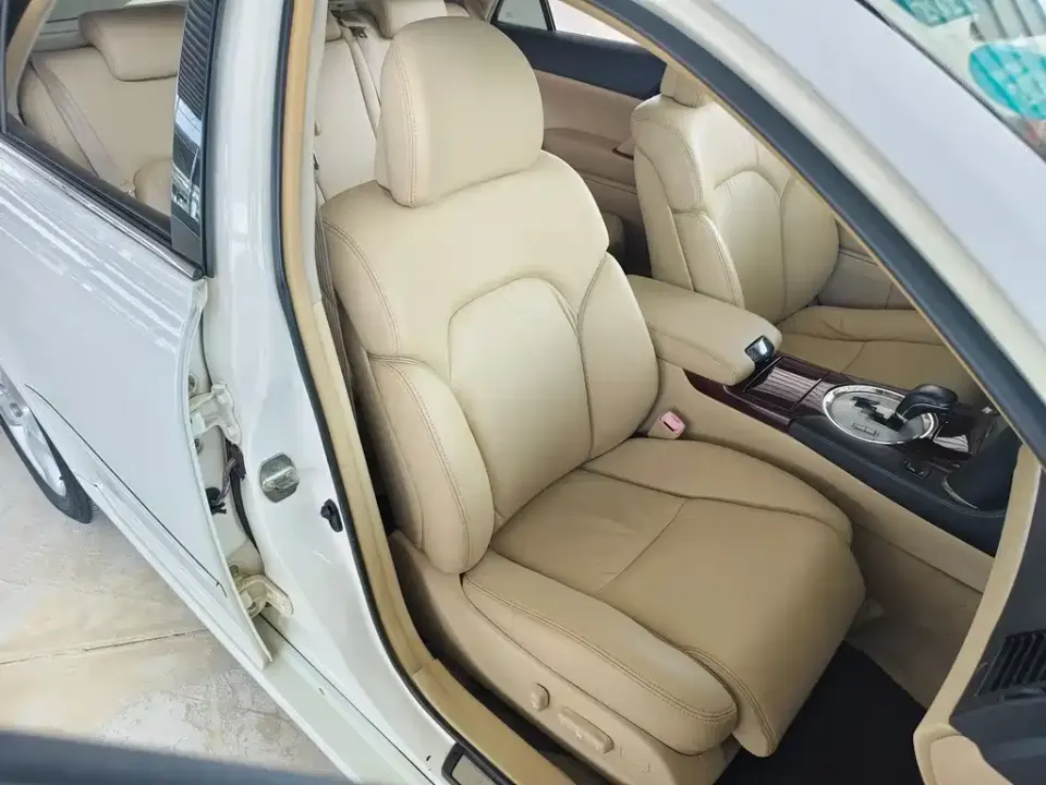 Toyota Reiz