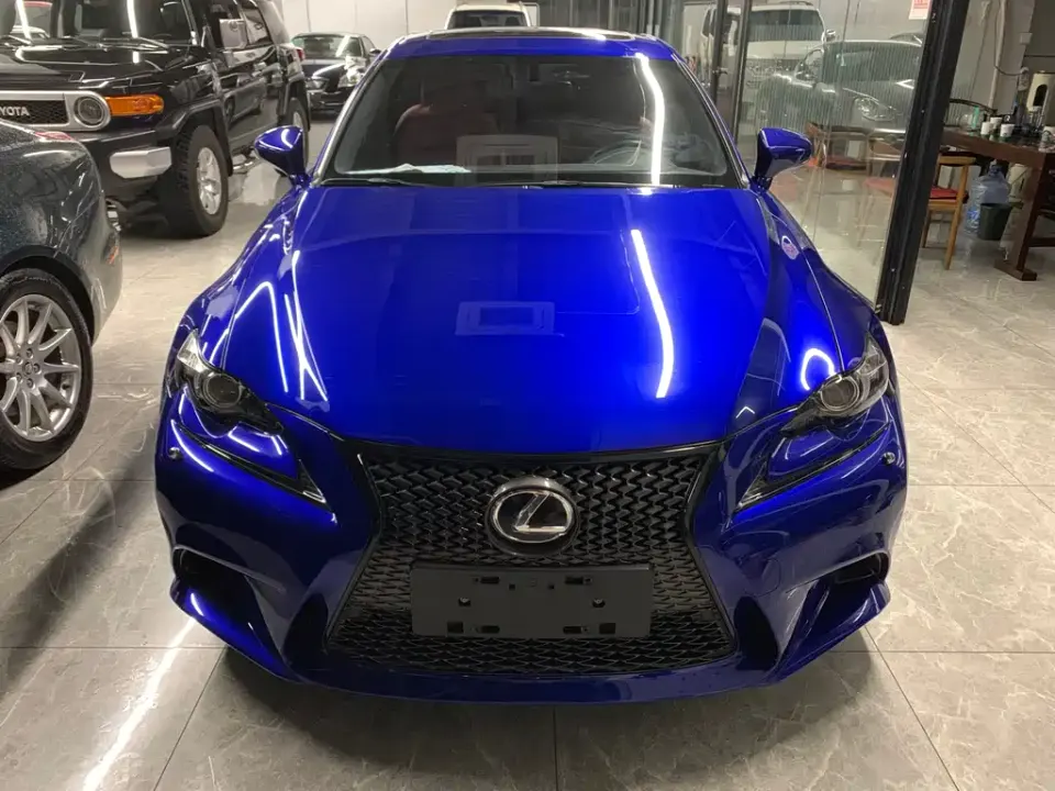 Lexus IS