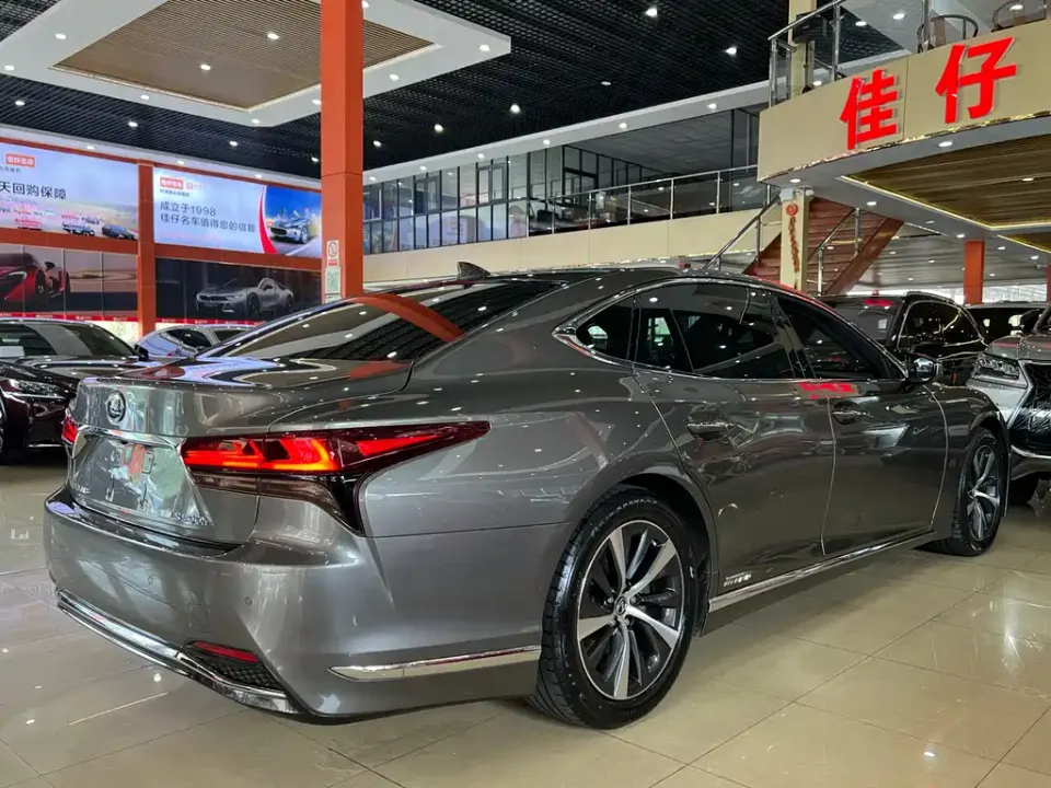 Lexus LS