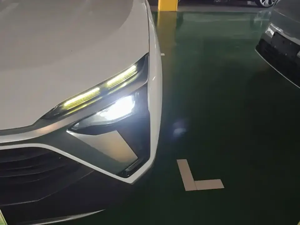 Nio ES8