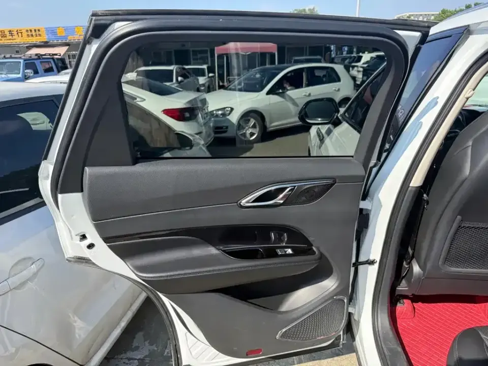 Hongqi Hongqi HS3