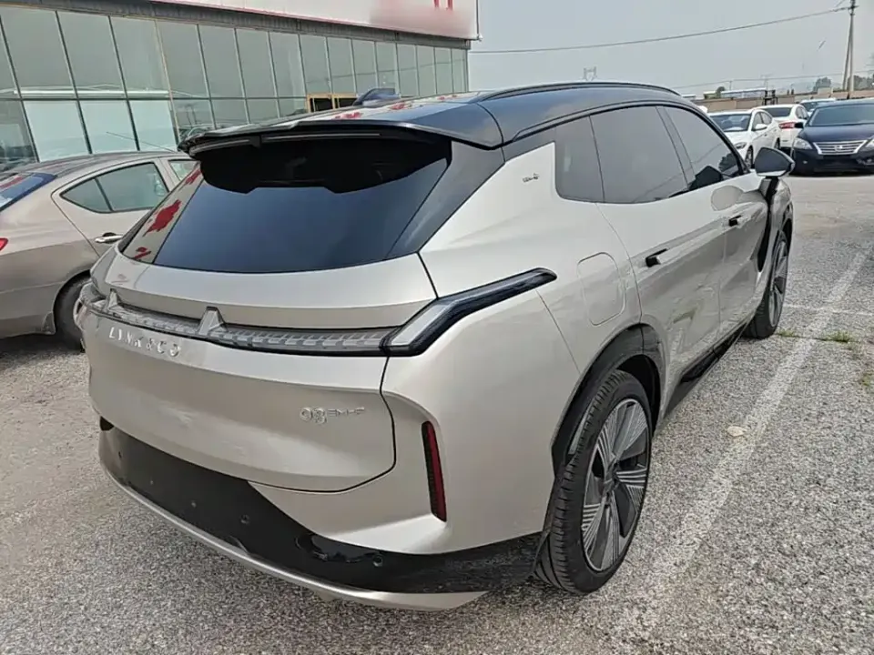 Lynk & Co 08 EM-P