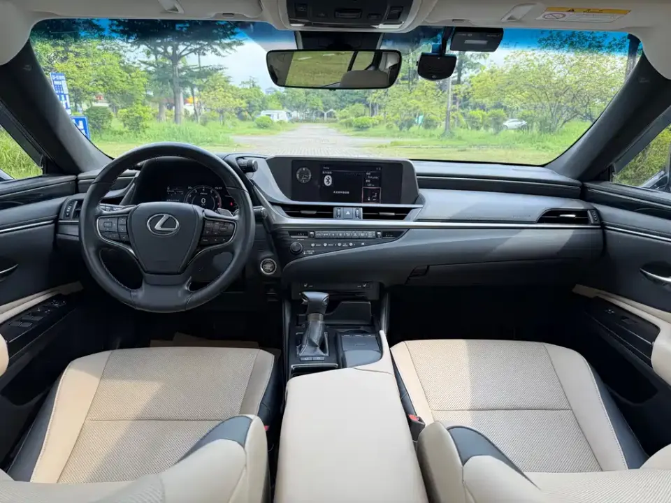Lexus ES