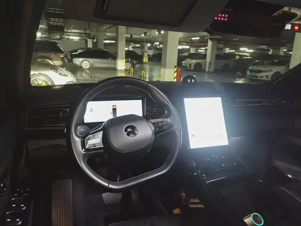 Nio ES8