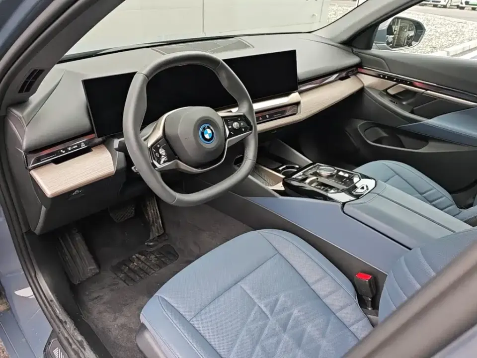 BMW i5