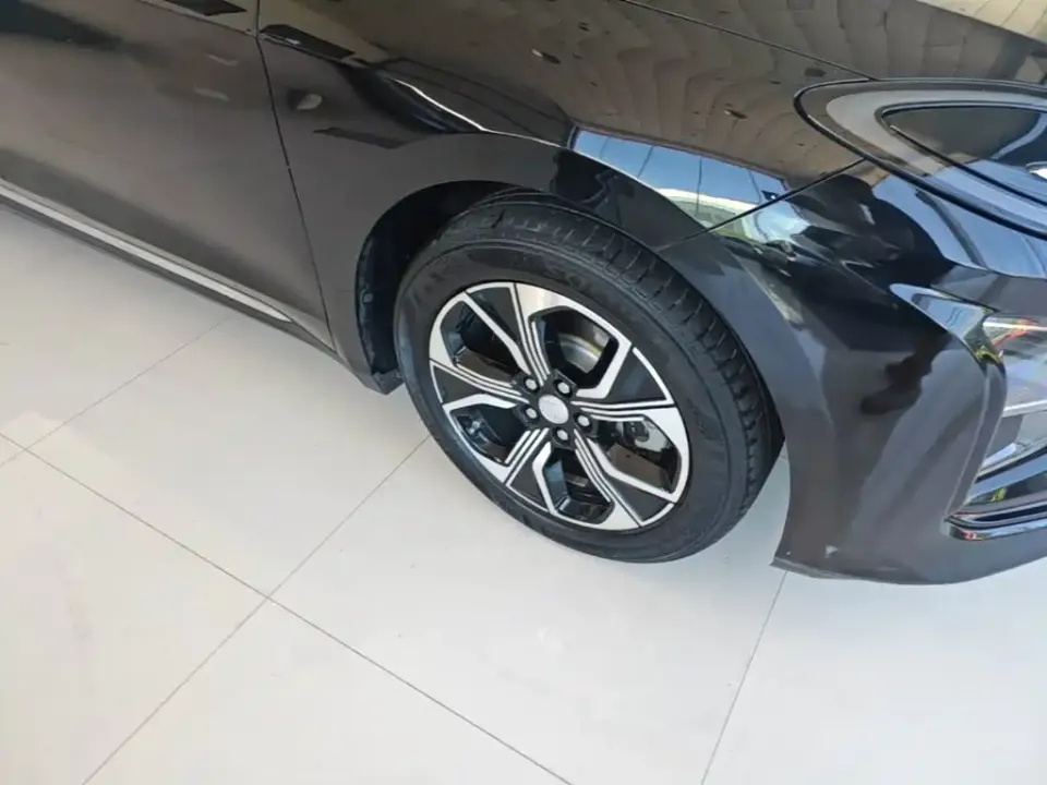 Hongqi Hongqi E-QM5