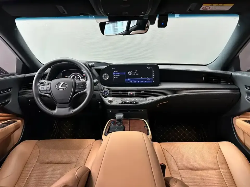 Lexus LS