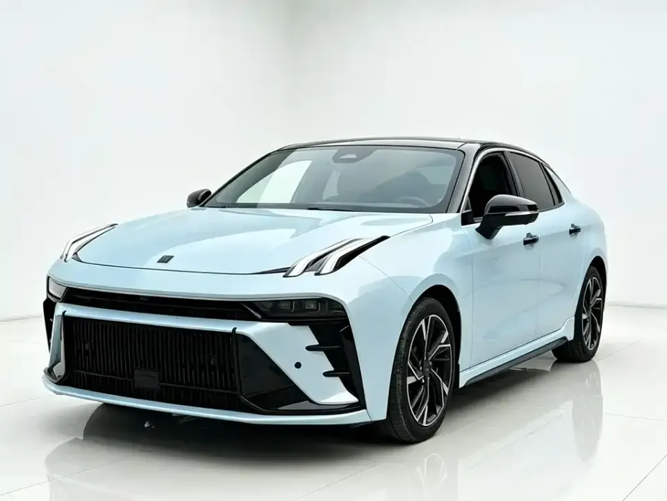 Lynk & Co 03