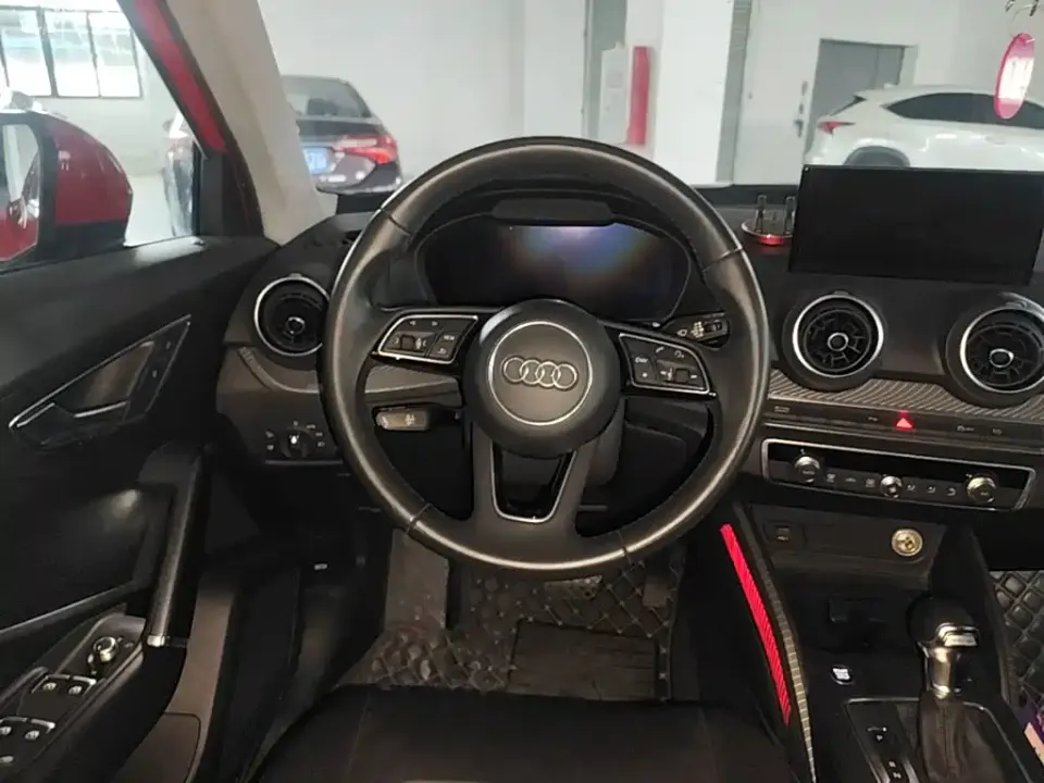 Audi Q2L e-tron