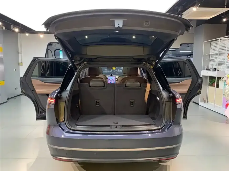 Nio ES8