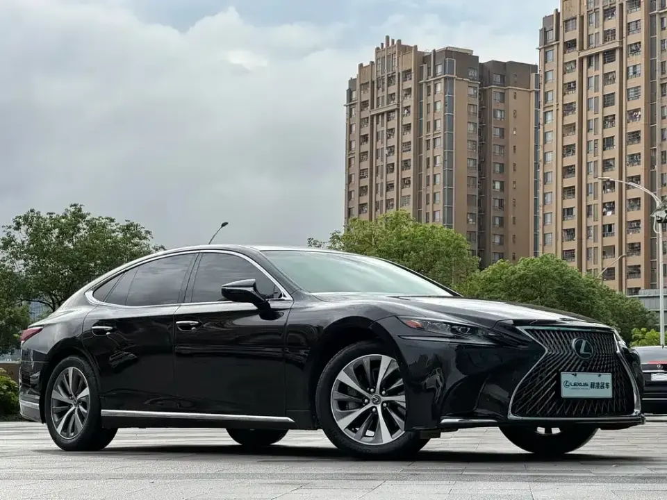 Lexus LS