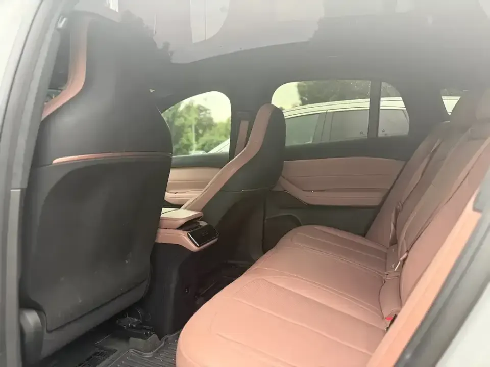 Nio EC6