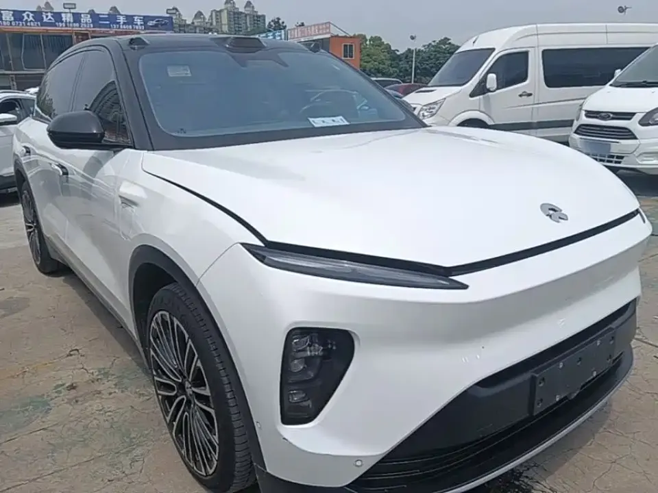 Nio ES8