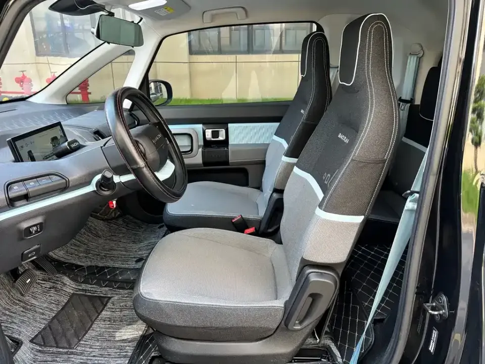 Baojun E300