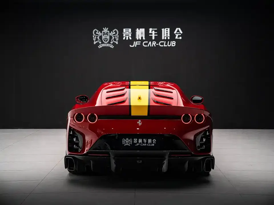 Ferrari 812