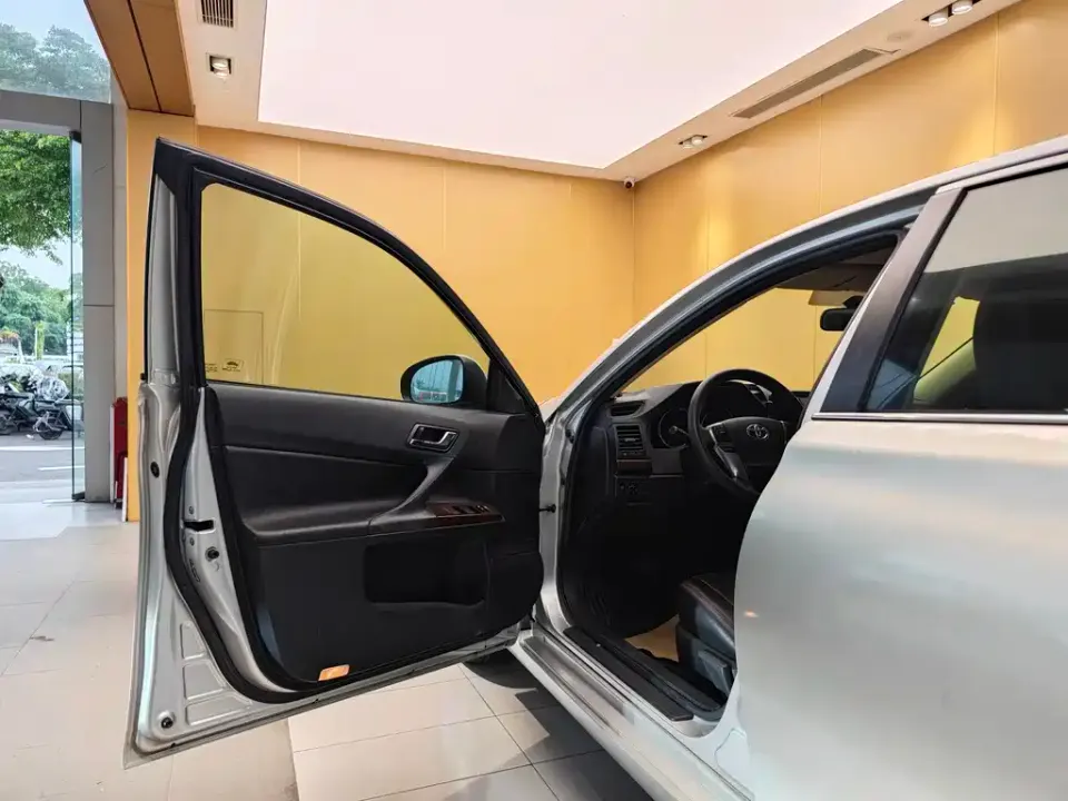 Toyota Reiz