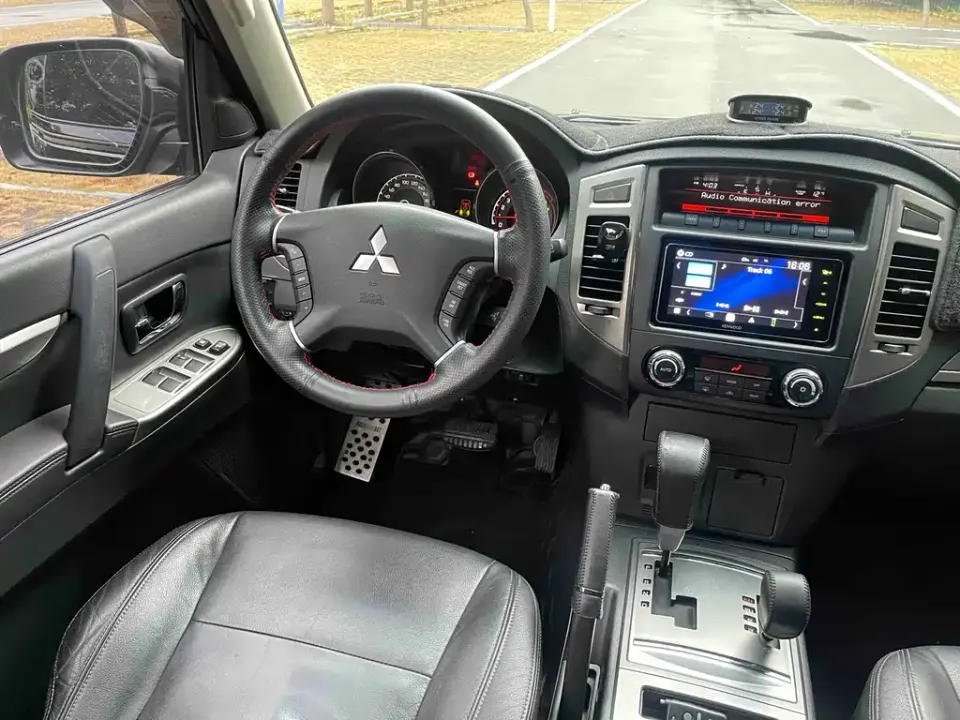 Mitsubishi Pajero (Import)