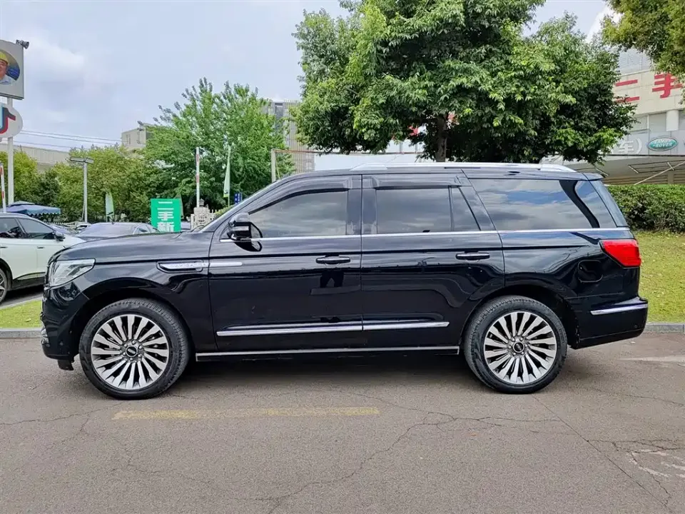 Lincoln Navigator
