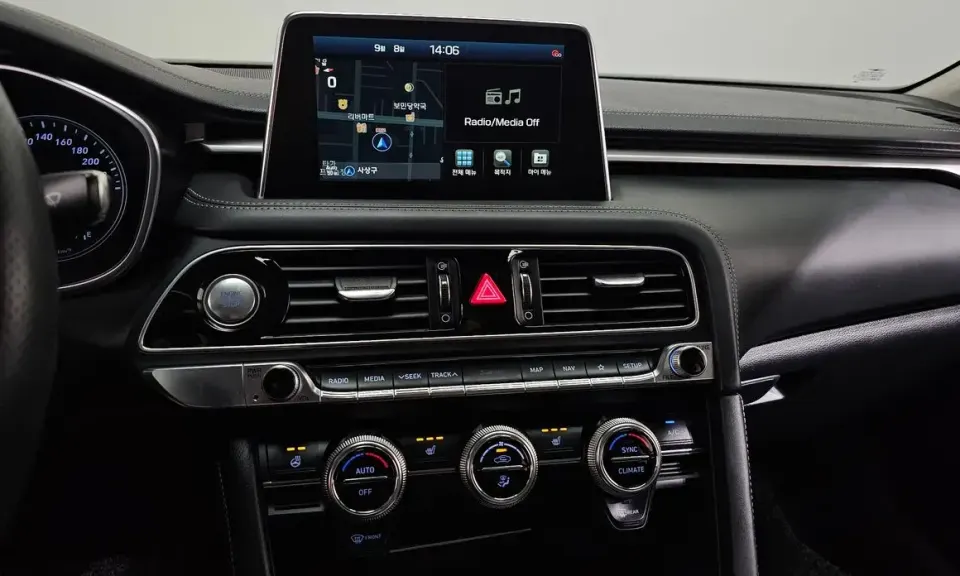 Genesis G70