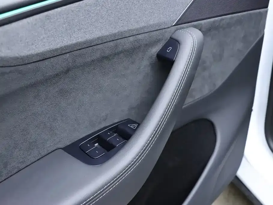 Tesla Model Y L