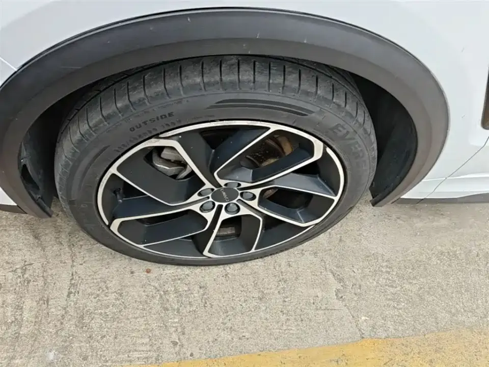 Lynk & Co 05