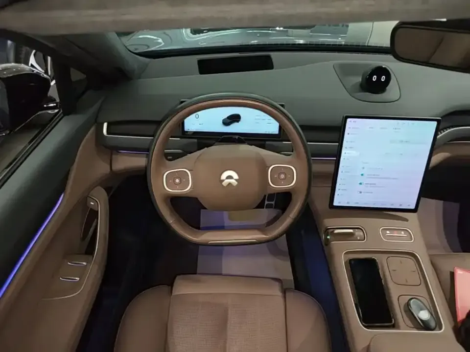 Nio ES8