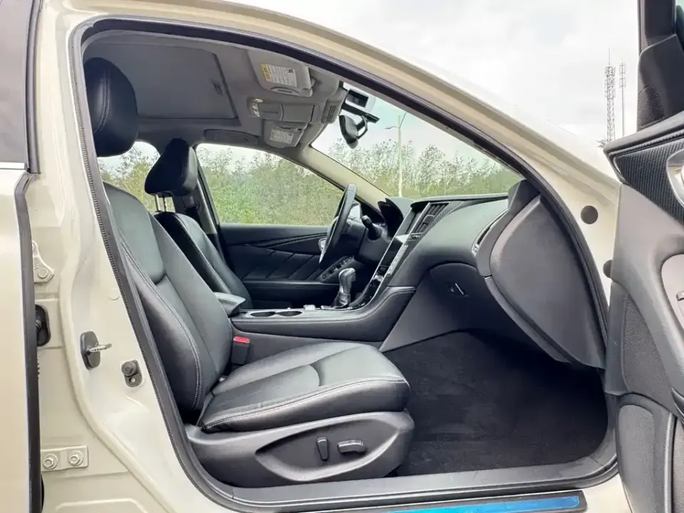 Infiniti Q50L