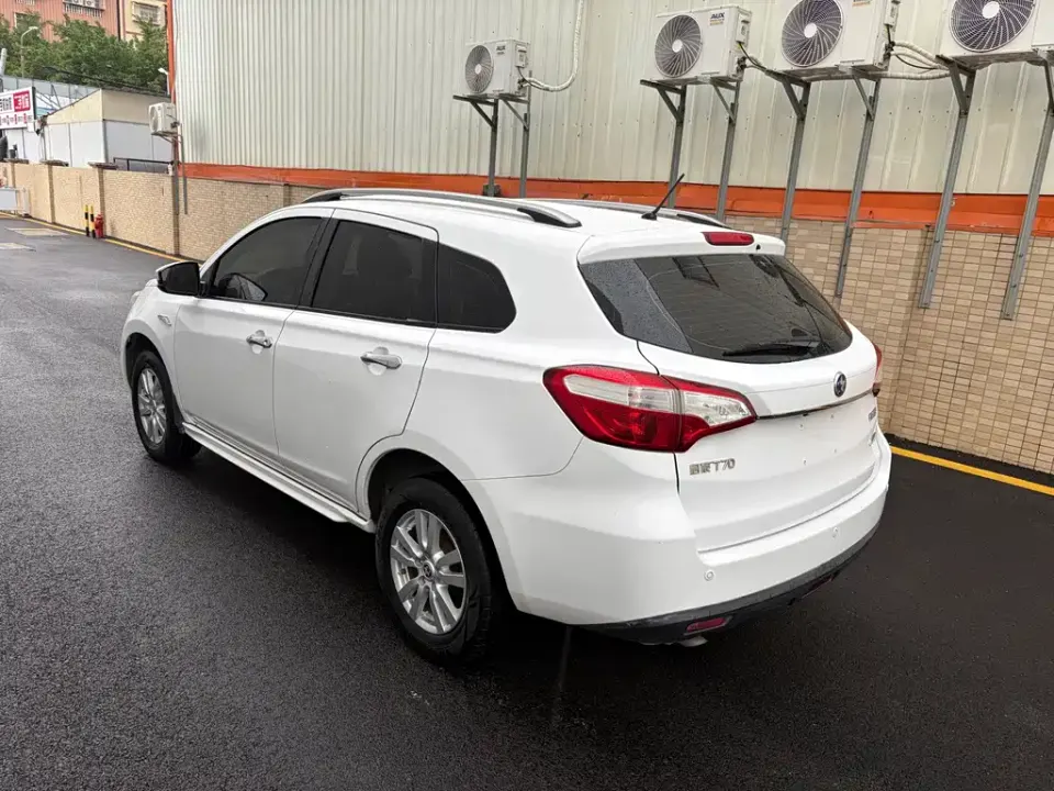 Venucia T70