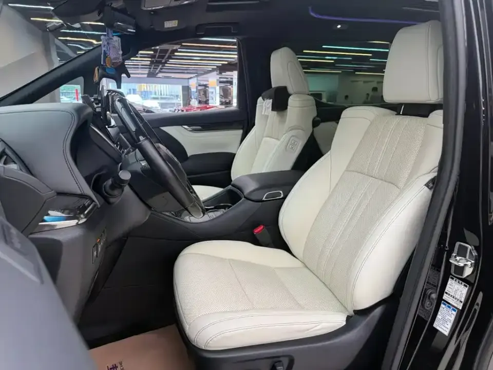 Lexus LM