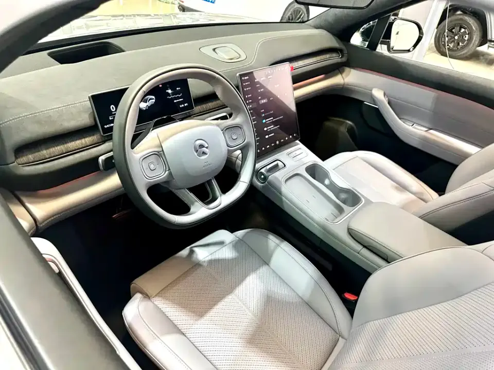 Nio EC6