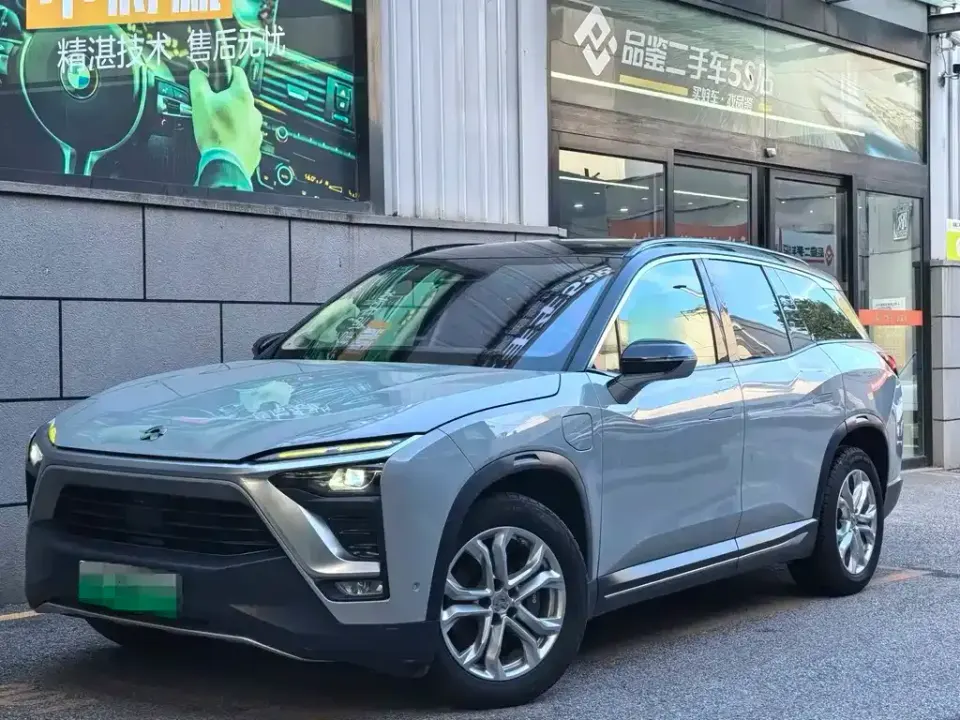 Nio ES8
