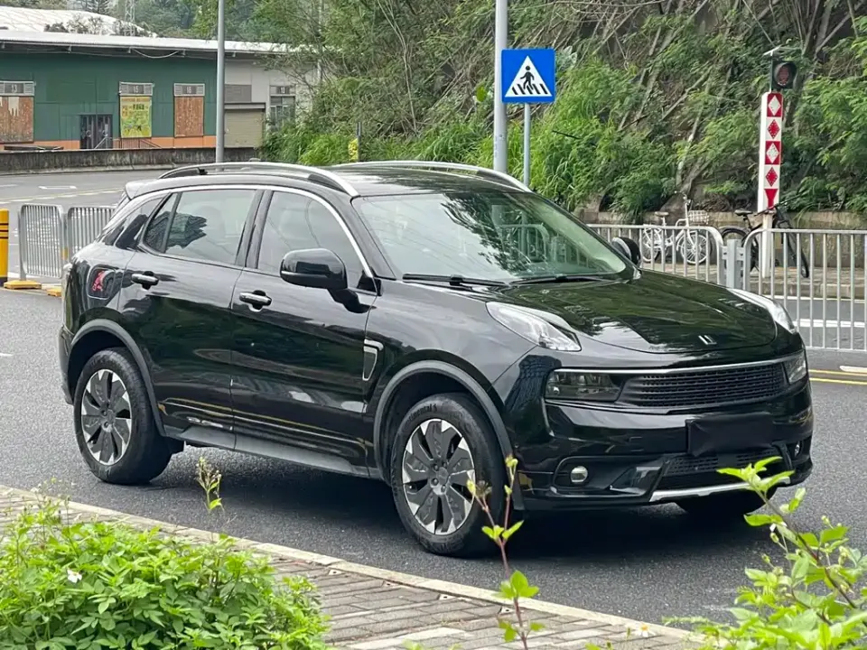 Lynk & Co 01 EM-P