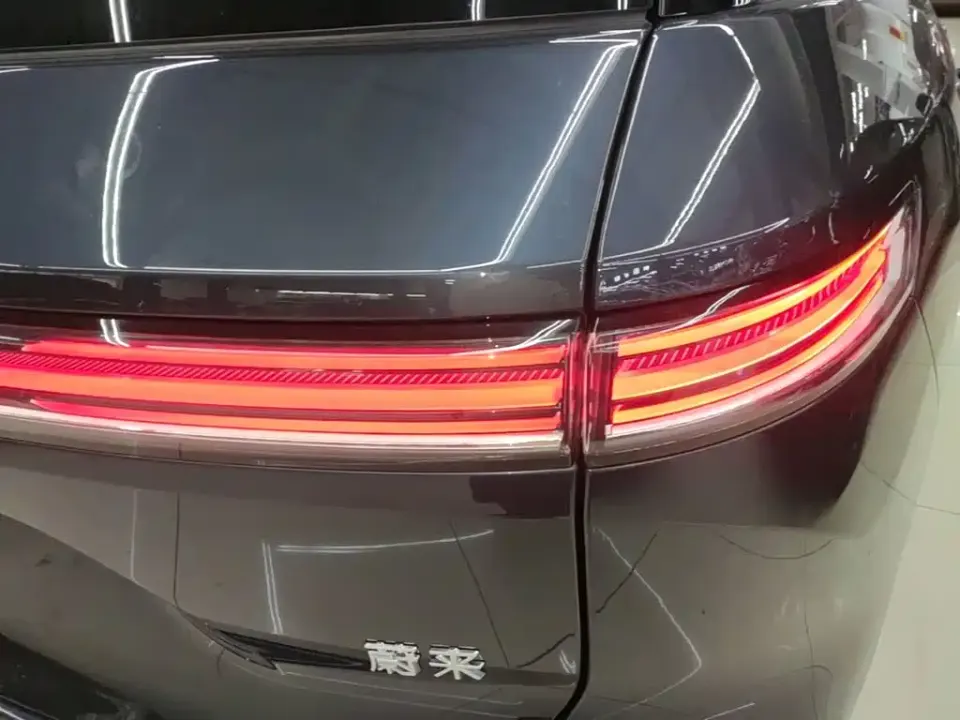 Nio ES8