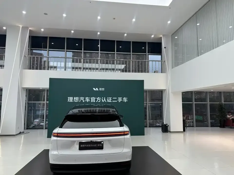Li Li i6