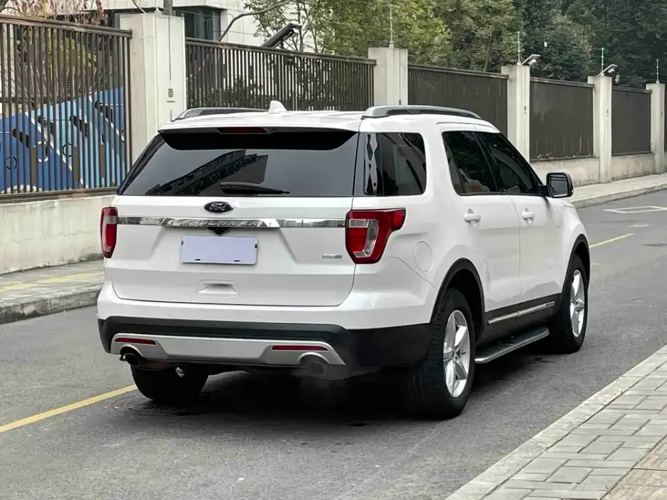 Ford Explorer (Import)