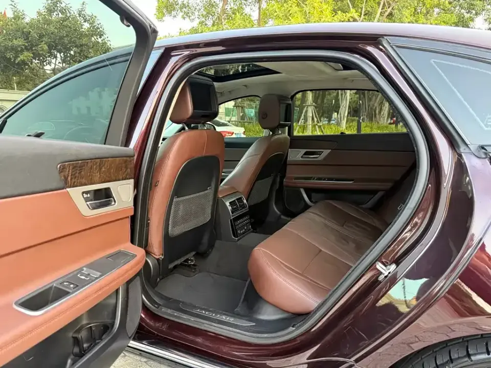 Jaguar XFL