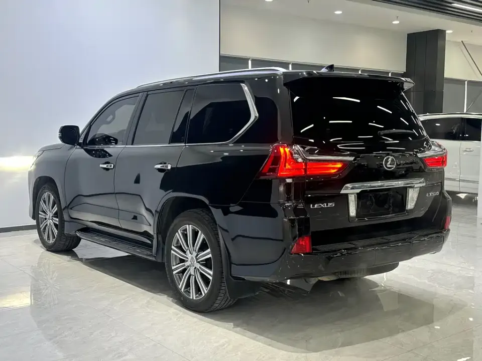 Lexus LX