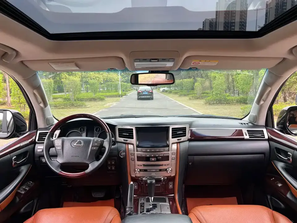 Lexus LX