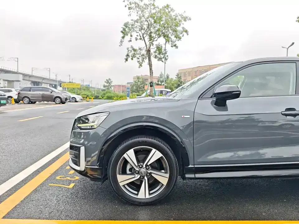 Audi Q2L