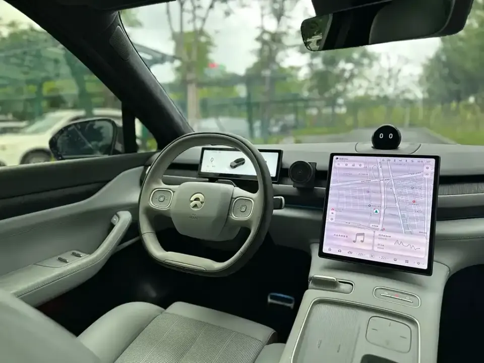 Nio ES8