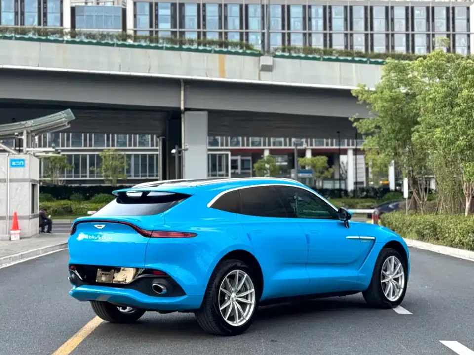 Aston Martin DBX