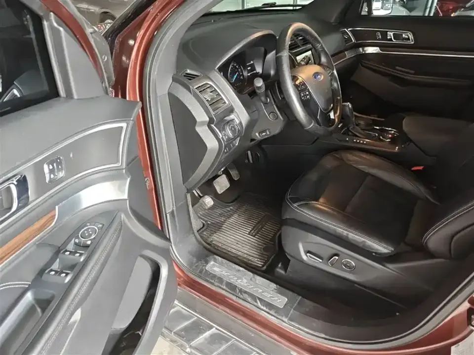 Ford Explorer (Import)
