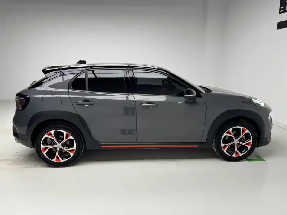 Lynk & Co 02