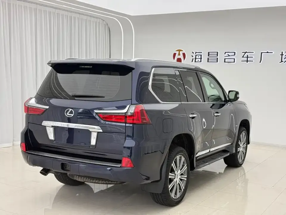 Lexus LX
