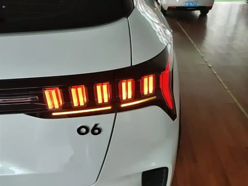 Lynk & Co 06
