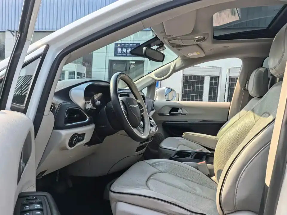 Chrysler Grand Voyager PHEV (Import)