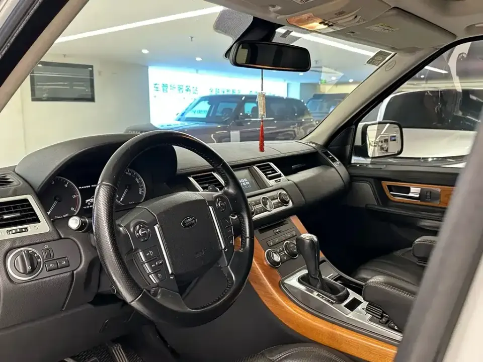 Land Rover Sport