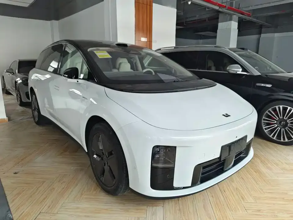 Li Li i8